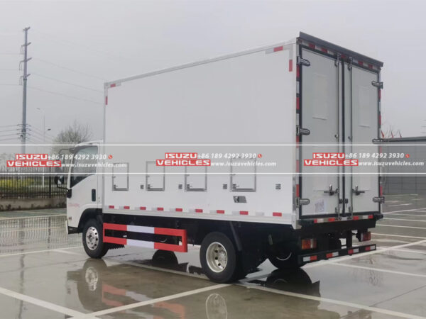 ISUZU Hatched Chicken Transport Van Truck Container