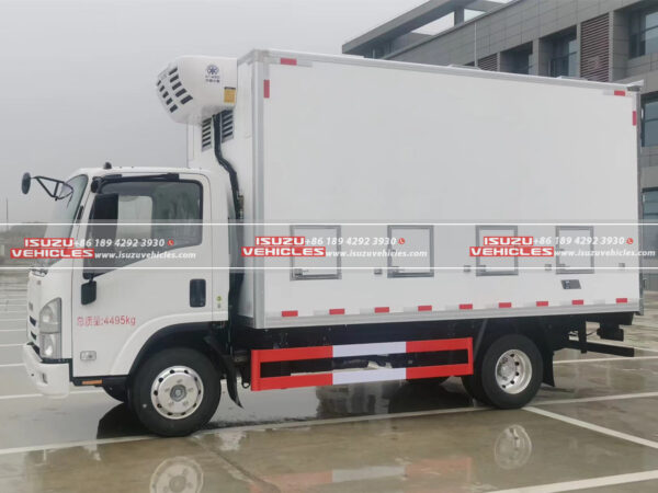 ISUZU Hatched Chicken Transport Van Truck Side