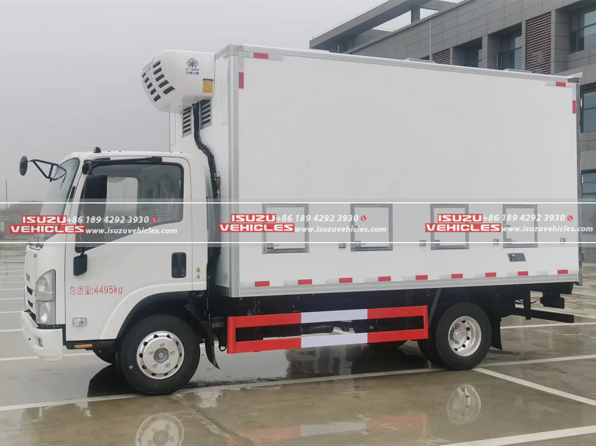 ISUZU Hatched Chicken Transport Van Truck Side ISUZU Hatched Chicken Transport Van Truck Side