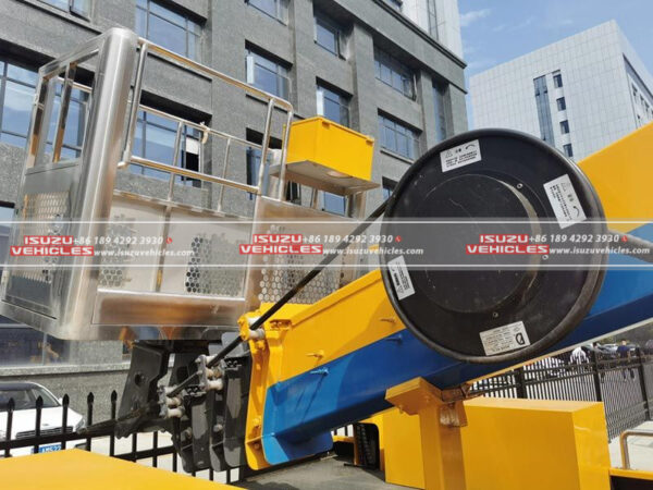 ISUZU 24 Meter Aerial Bucket Truck Working
