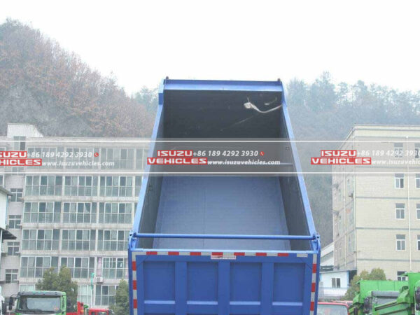 ISUZU 30 Ton Construction Dump Truck Dumping