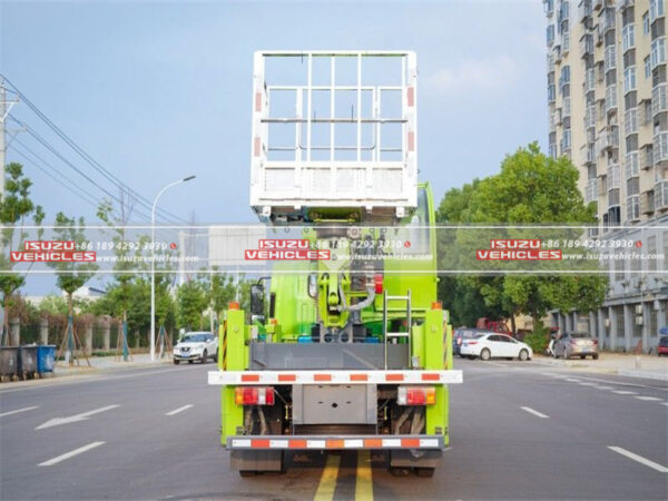 ISUZU 32 Meter Aerial Platform Bucket Truck Back