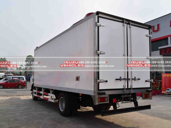 ISUZU 700P 6 Meter Box Van Truck Back