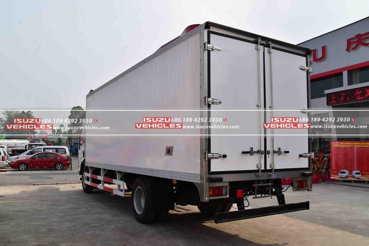 ISUZU 700P 6 Meter Box Van Truck Back ISUZU 700P 6 Meter Box Van Truck Back