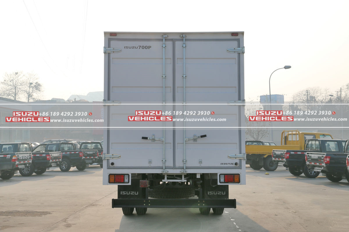 ISUZU 700P 7 Meter Box Truck Back ISUZU 700P 7 Meter Box Truck Back