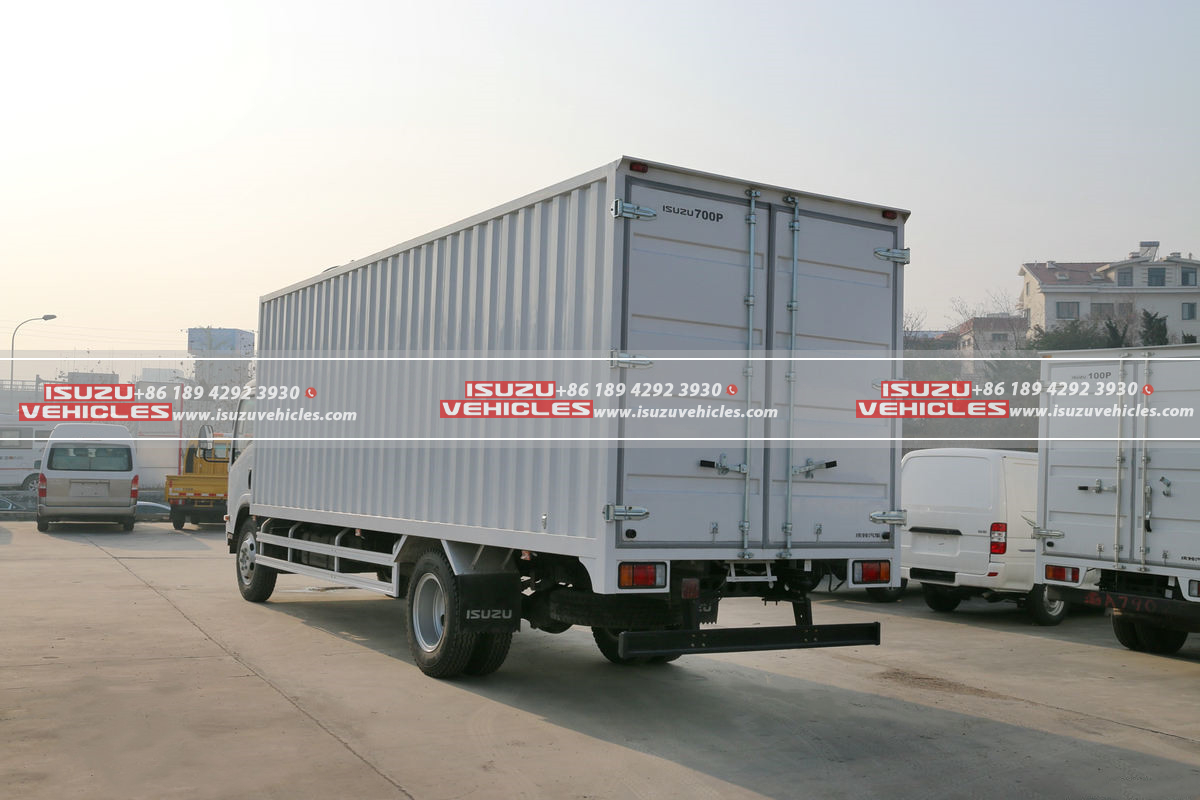 ISUZU 700P 7 Meter Box Truck Left Back ISUZU 700P 7 Meter Box Truck Left Back