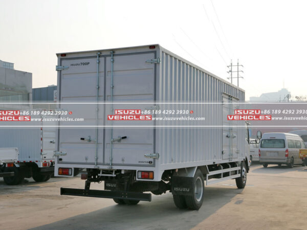 ISUZU 700P 7 Meter Box Truck Right