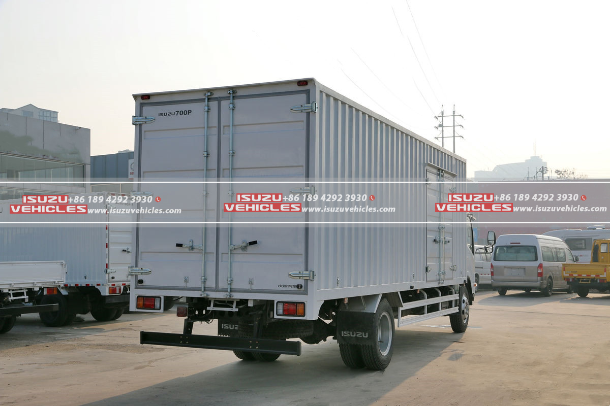 ISUZU 700P 7 Meter Box Truck Right ISUZU 700P 7 Meter Box Truck Right