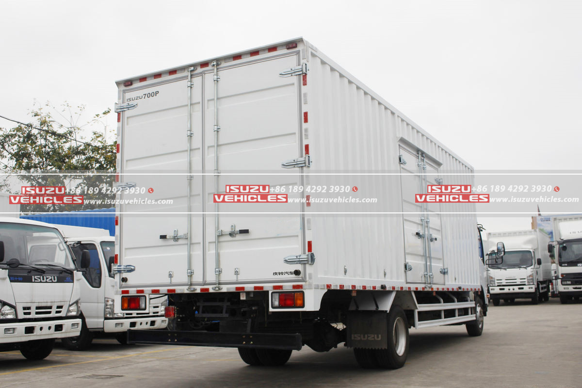 ISUZU 700P 7 Meter Van Box Truck Back Side ISUZU 700P 7 Meter Van Box Truck Back Side