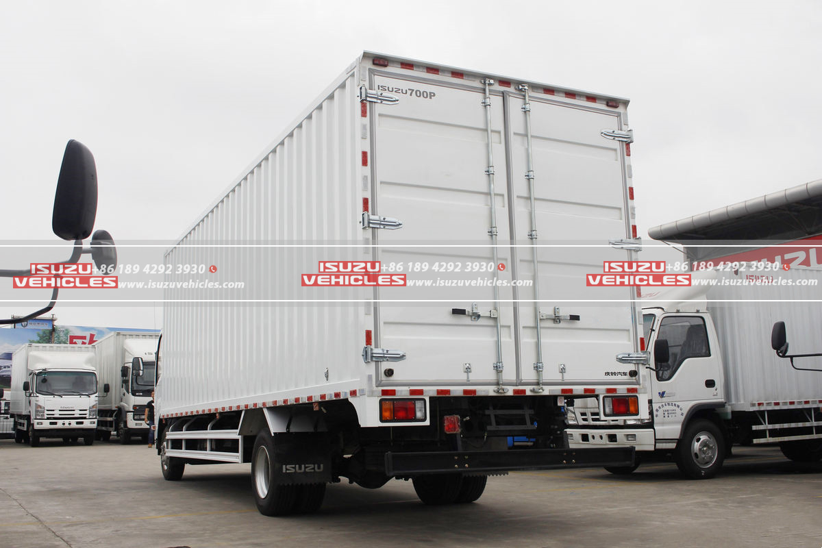 ISUZU 700P 7 Meter Van Box Truck Back ISUZU 700P 7 Meter Van Box Truck Back