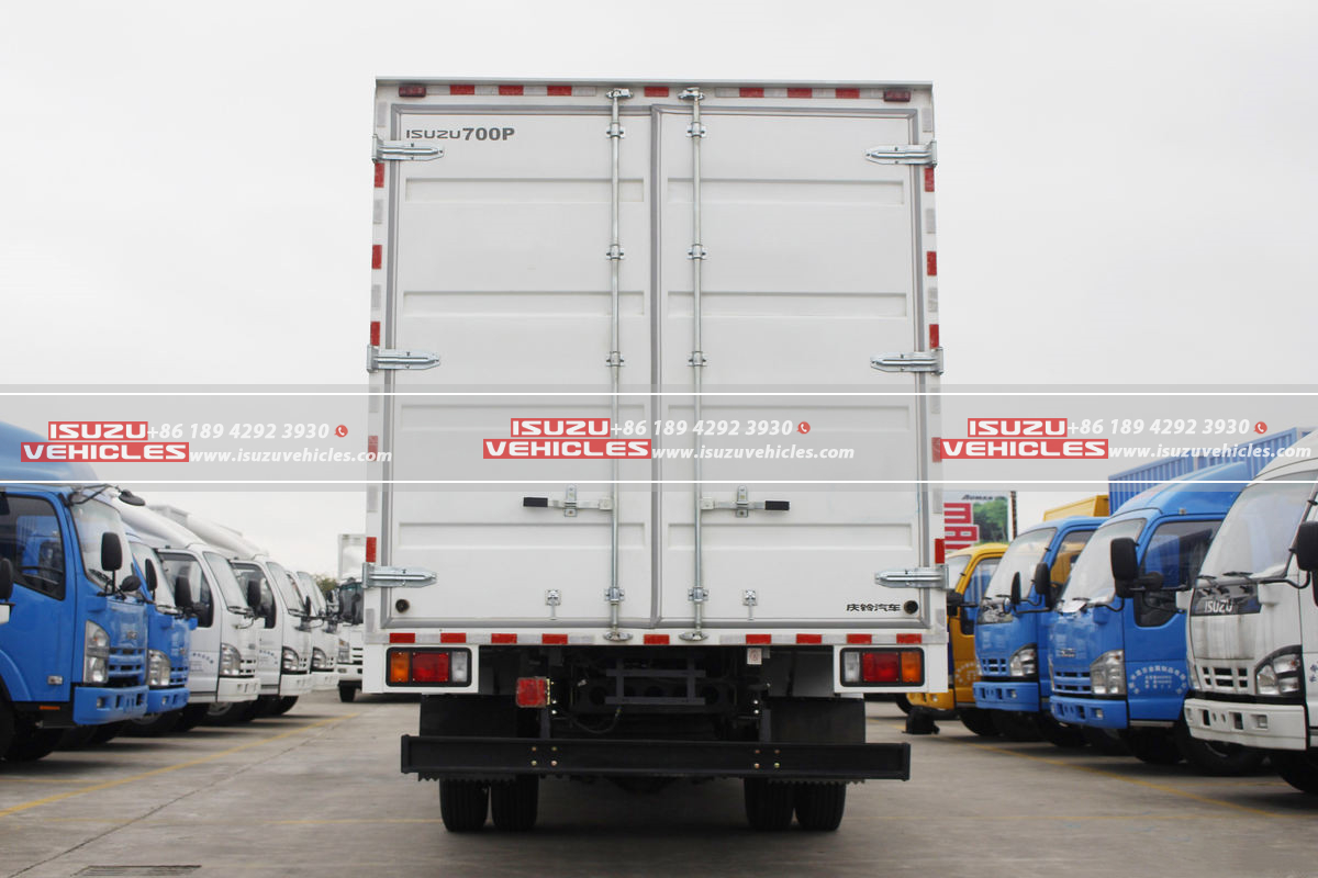ISUZU 700P 7 Meter Van Box Truck Very Back ISUZU 700P 7 Meter Van Box Truck Very Back