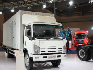 ISUZU 700P 7 Meter Van Truck