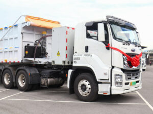 ISUZU Electric 64 Tractor Truck