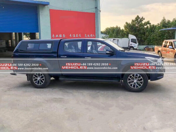 ISUZU TAGA 3.0T Diesel Box Pickup Truck Right