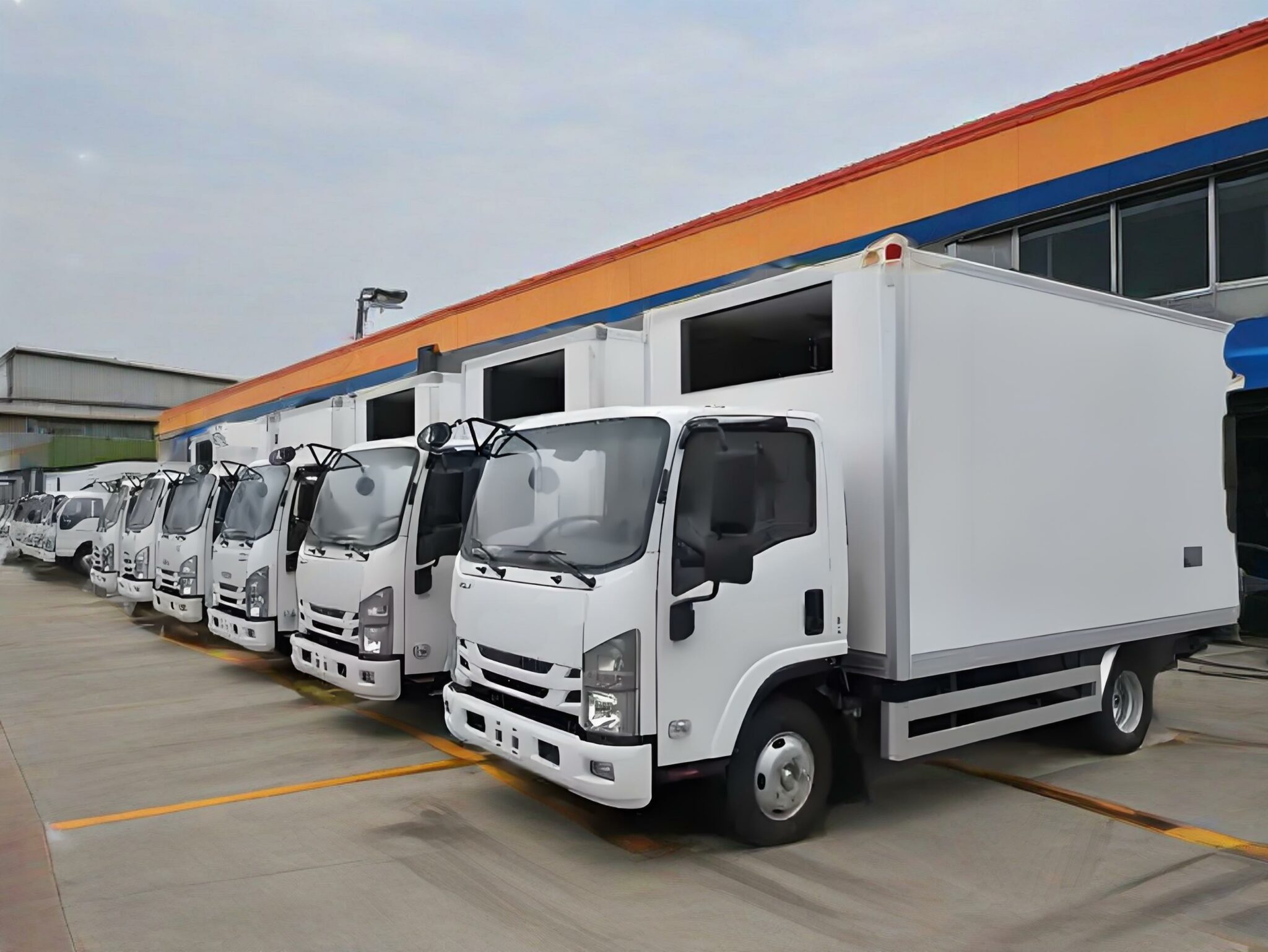 Nuevo León Factories Receive 100 ISUZU Cargo Trucks for Cross-Border ...