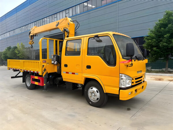 ISUZU 700P 4×4 PALFINGER 7T Telescopic Boom Crane