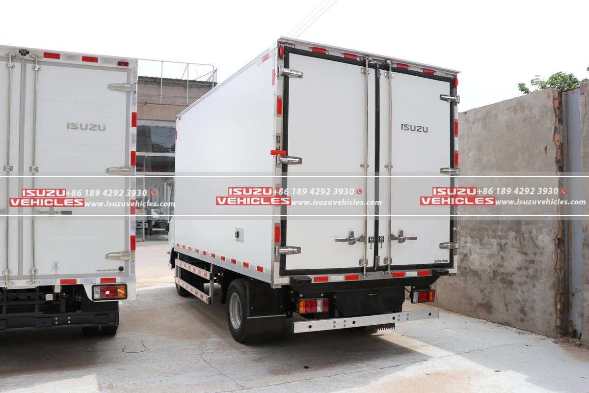 ISUZU EVM100 4 Meter Refrigerated Truck Back ISUZU EVM100 4 Meter Refrigerated Truck Back