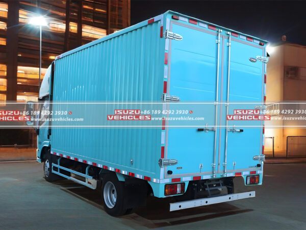 ISUZU EVM100 4.5 T Van Box Truck Back