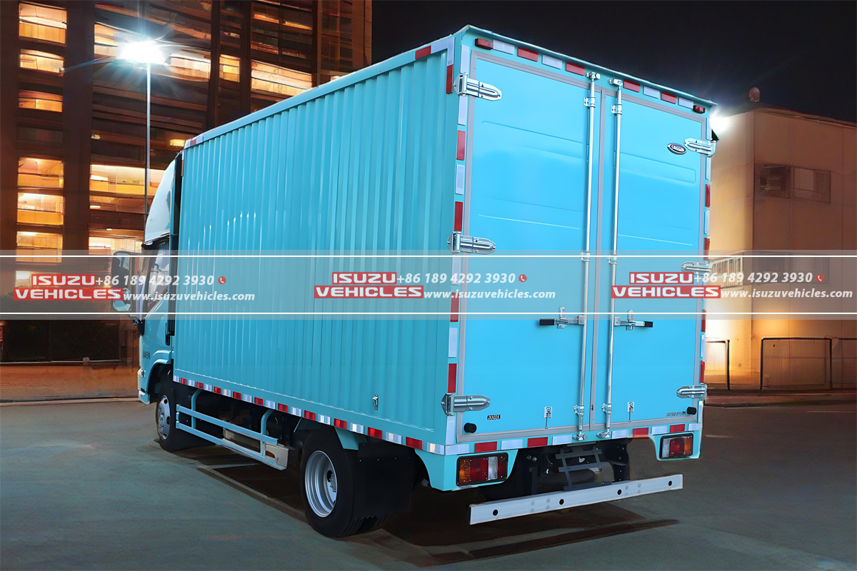ISUZU EVM100 4.5 T Van Box Truck Back ISUZU EVM100 4.5 T Van Box Truck Back