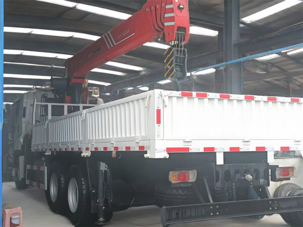 ISUZU 16 Ton GIGA PALFINGER Telescopic Boom Crane Back