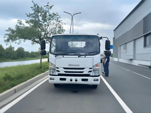 ISUZU 3 Ton Crew Cab Integrated Wrecker Tractor 2