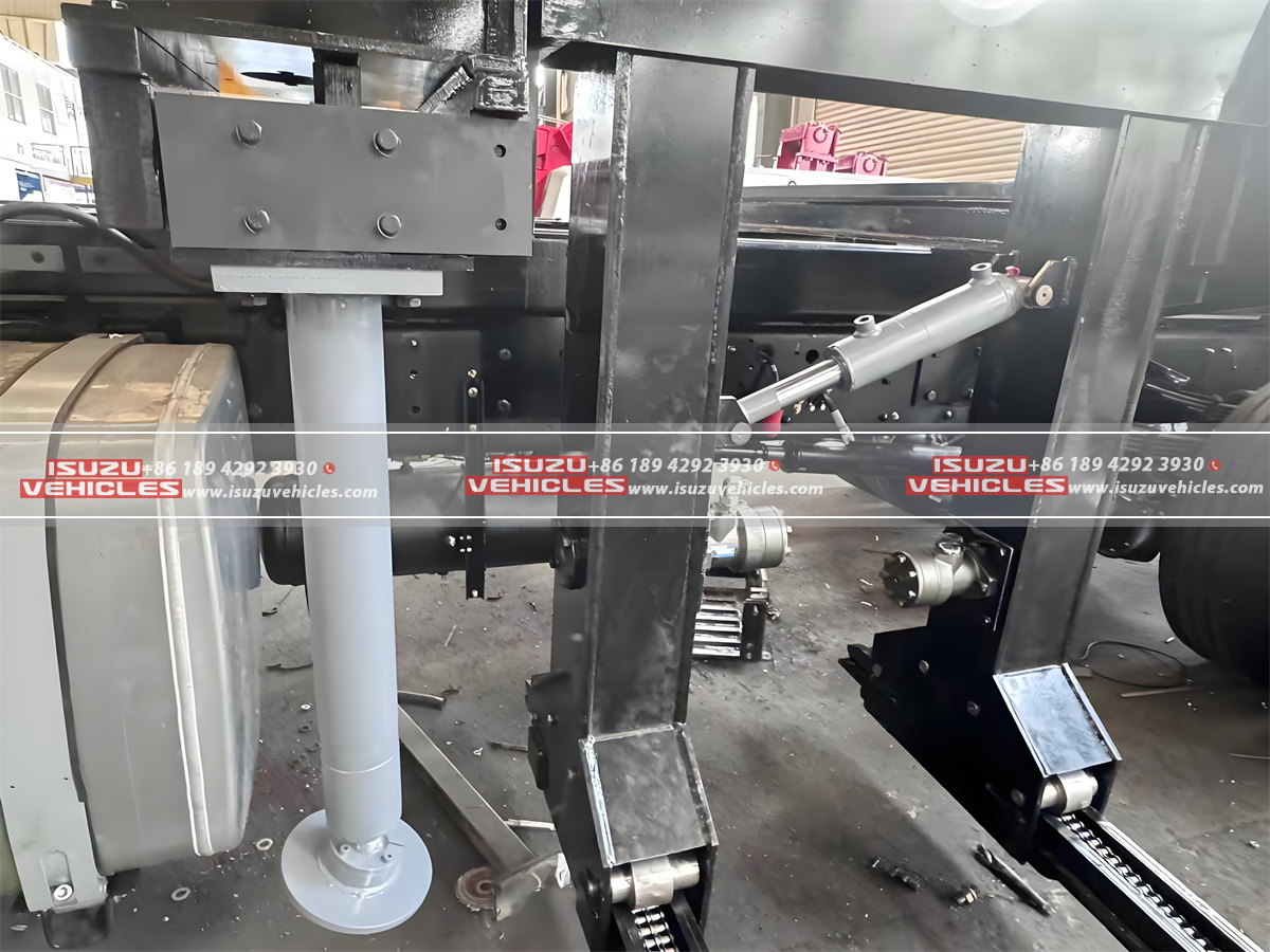 ISUZU 4 Ton Liftside Loader Recovery Truck Details 2 ISUZU 4 Ton Liftside Loader Recovery Truck Details 2