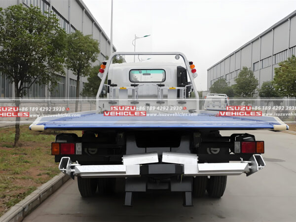 ISUZU 700P 4 Ton Flatbed Wrecker Back