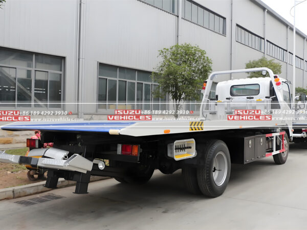 ISUZU 700P 4 Ton Flatbed Wrecker Back Side
