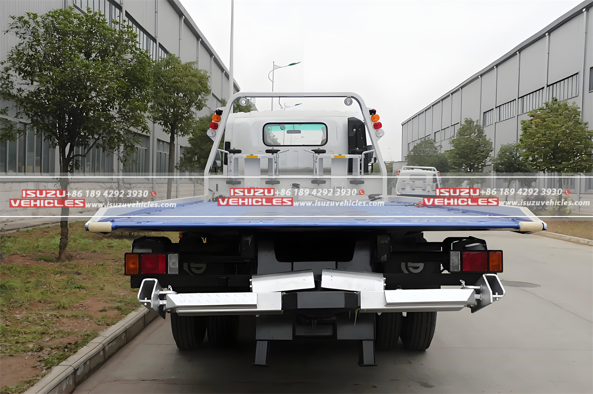 ISUZU 700P 4 Ton Flatbed Wrecker Back ISUZU 700P 4 Ton Flatbed Wrecker Back