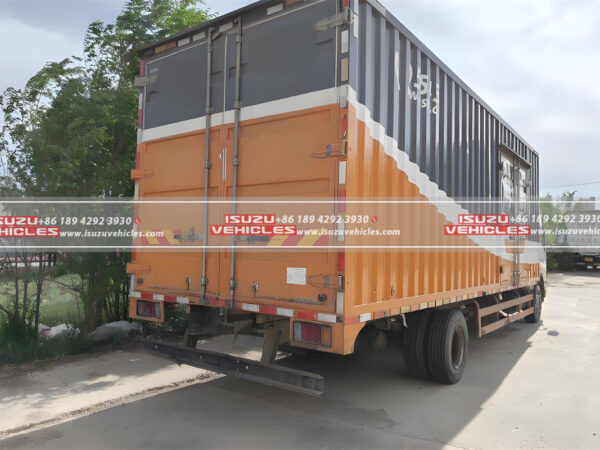 ISUZU 700P 5 Ton Van Box Truck Backside