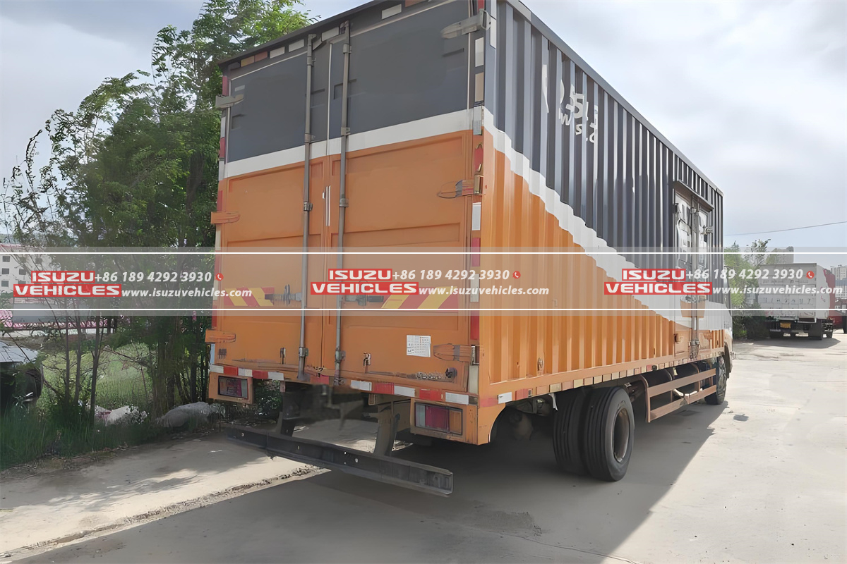 ISUZU 700P 5 Ton Van Box Truck Backside ISUZU 700P 5 Ton Van Box Truck Backside