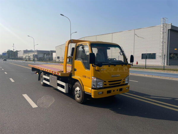 ISUZU 3T 100P Flatbed Wrecker Truck Side