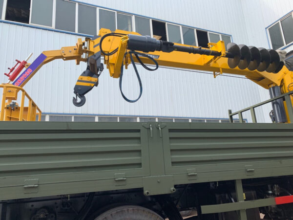 ISUZU 8 TON PALFINGER Telescopic Boom Crane Truck Side