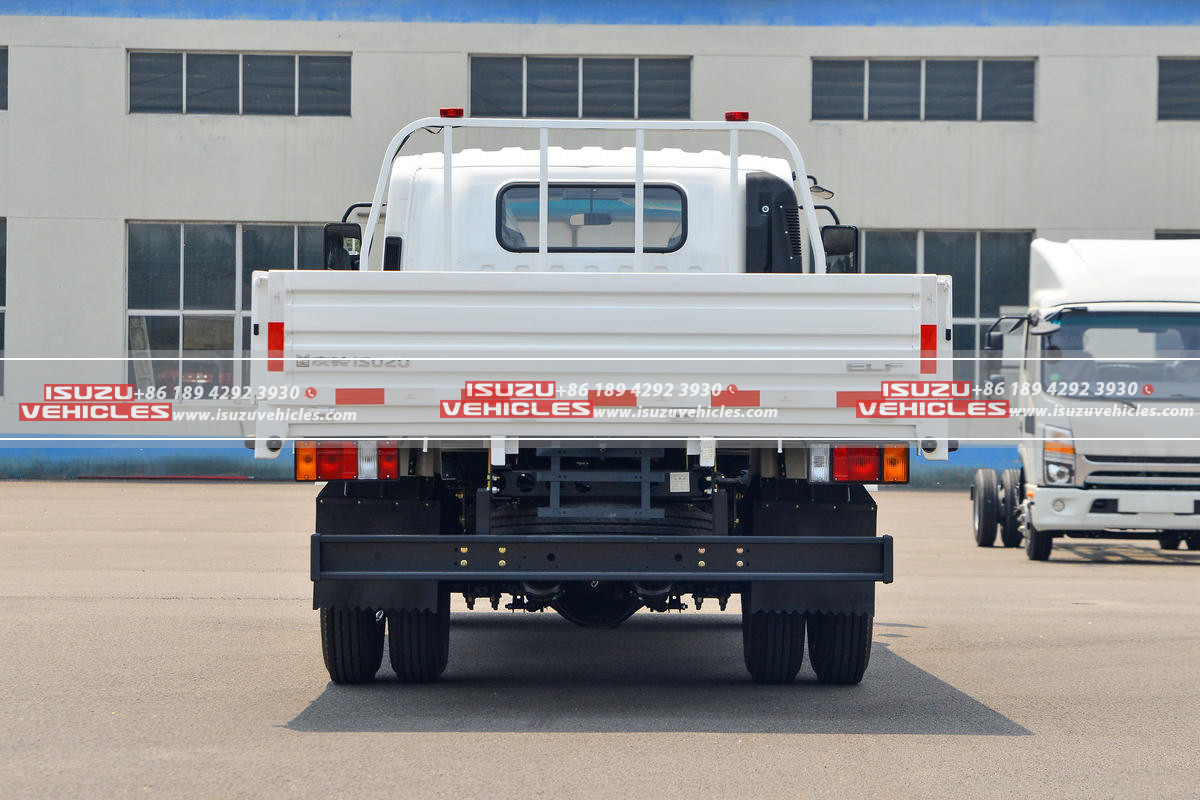 ISUZU KV100 4.2 Meter Cargo Truck Back ISUZU KV100 4.2 Meter Cargo Truck Back