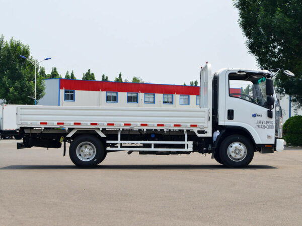 ISUZU KV100 4.2 Meter Cargo Truck Body Right