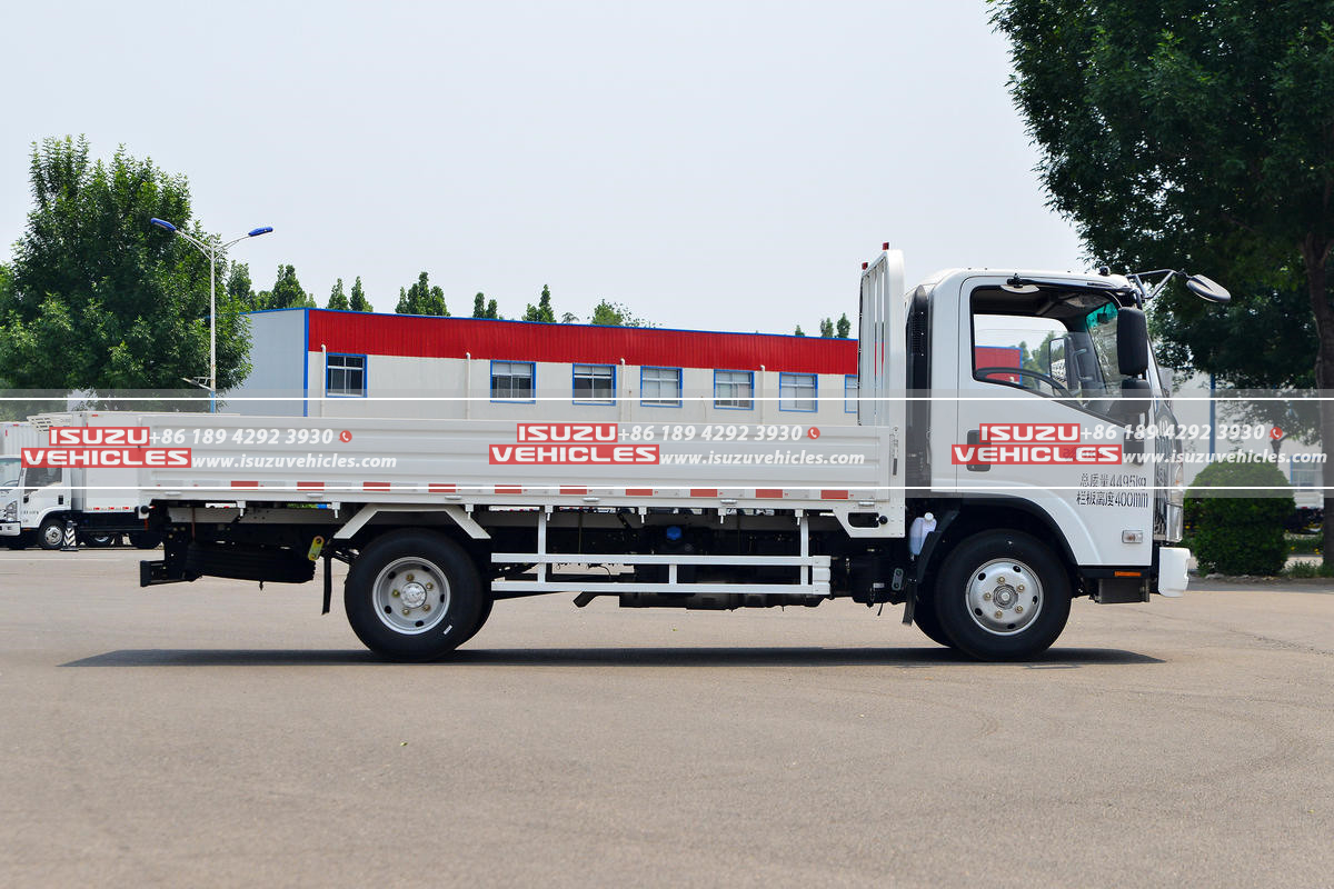 ISUZU KV100 4.2 Meter Cargo Truck Body Right ISUZU KV100 4.2 Meter Cargo Truck Body Right