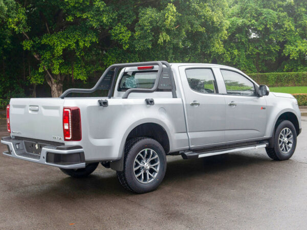 ISUZU TAGA 3.0T Double Cab Pickup Truck Side