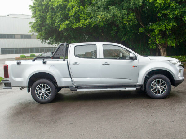 ISUZU TAGA 3.0T Double Cab Pickup Truck Side Right