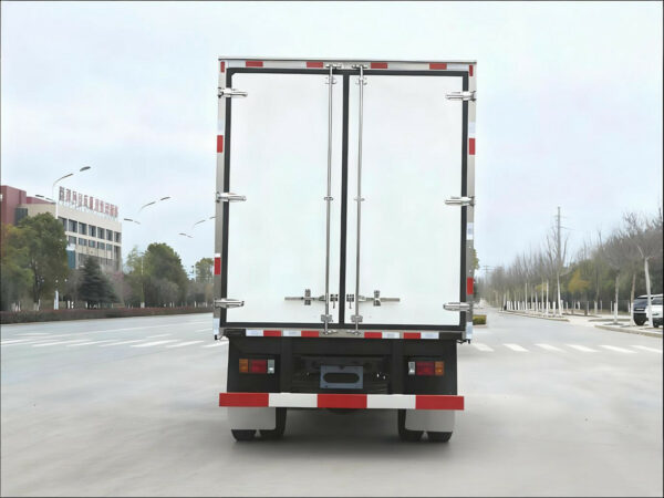 ISUZU 700P 5-Meter Refrigerated Truck Back