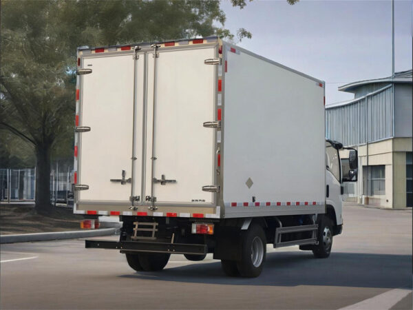 ISUZU 700P 5-Meter Refrigerated Truck Side
