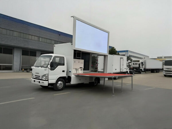 ISUZU 100P P4 Full Color Waterproof LED Truck Working