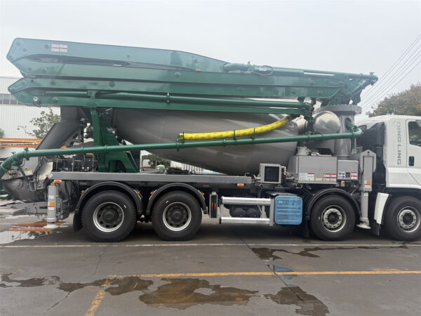 ISUZU 10CBM Concrete Mixer 24m Pump Combined Truck Left Side