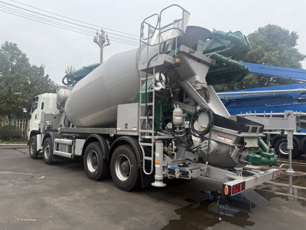 ISUZU 10CBM Concrete Mixer 24m Pump Combined Truck Right Back