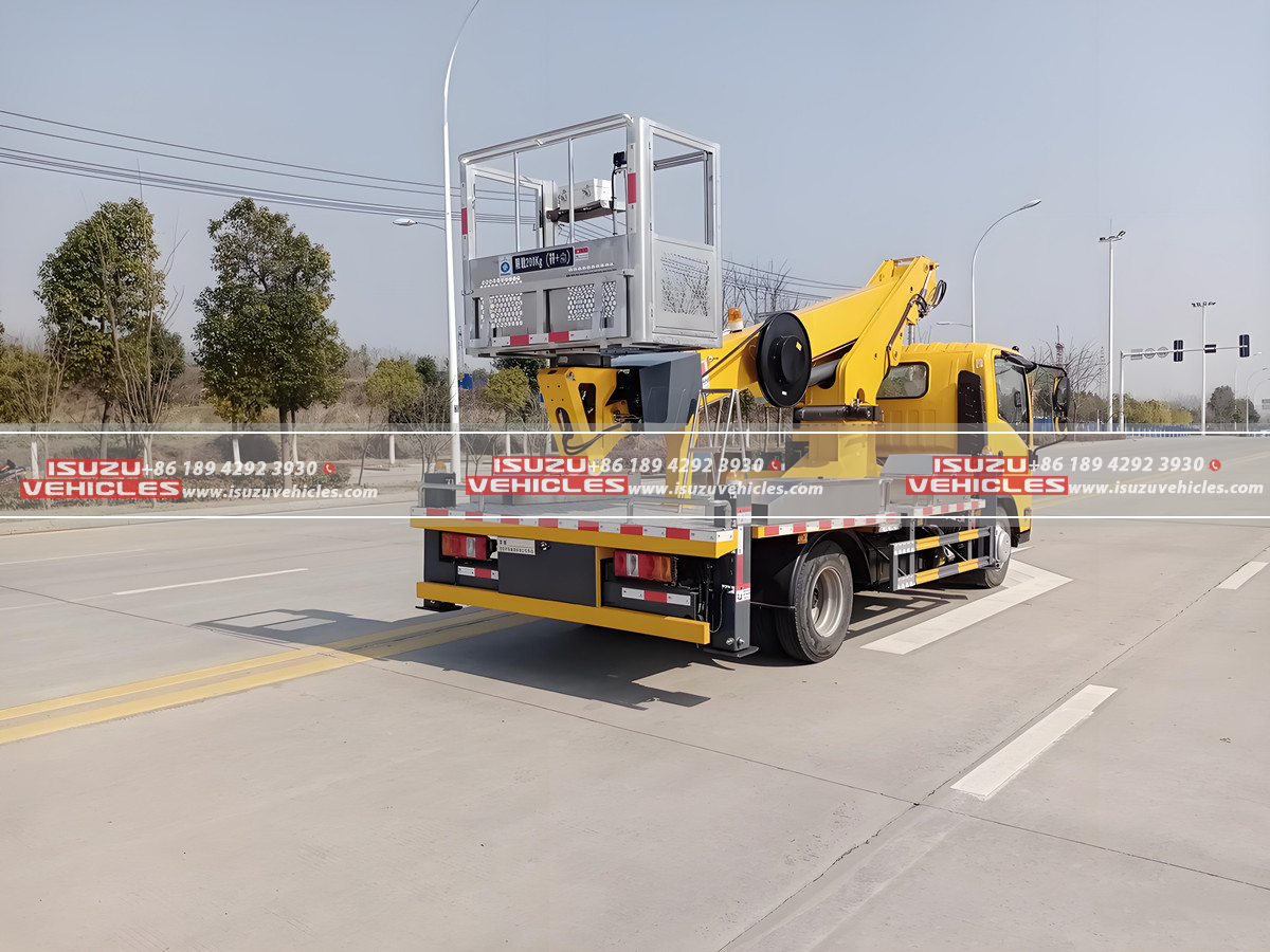 ISUZU 30M 700P Telescopic Bucket Truck Back (2) ISUZU 30M 700P Telescopic Bucket Truck Back (2)