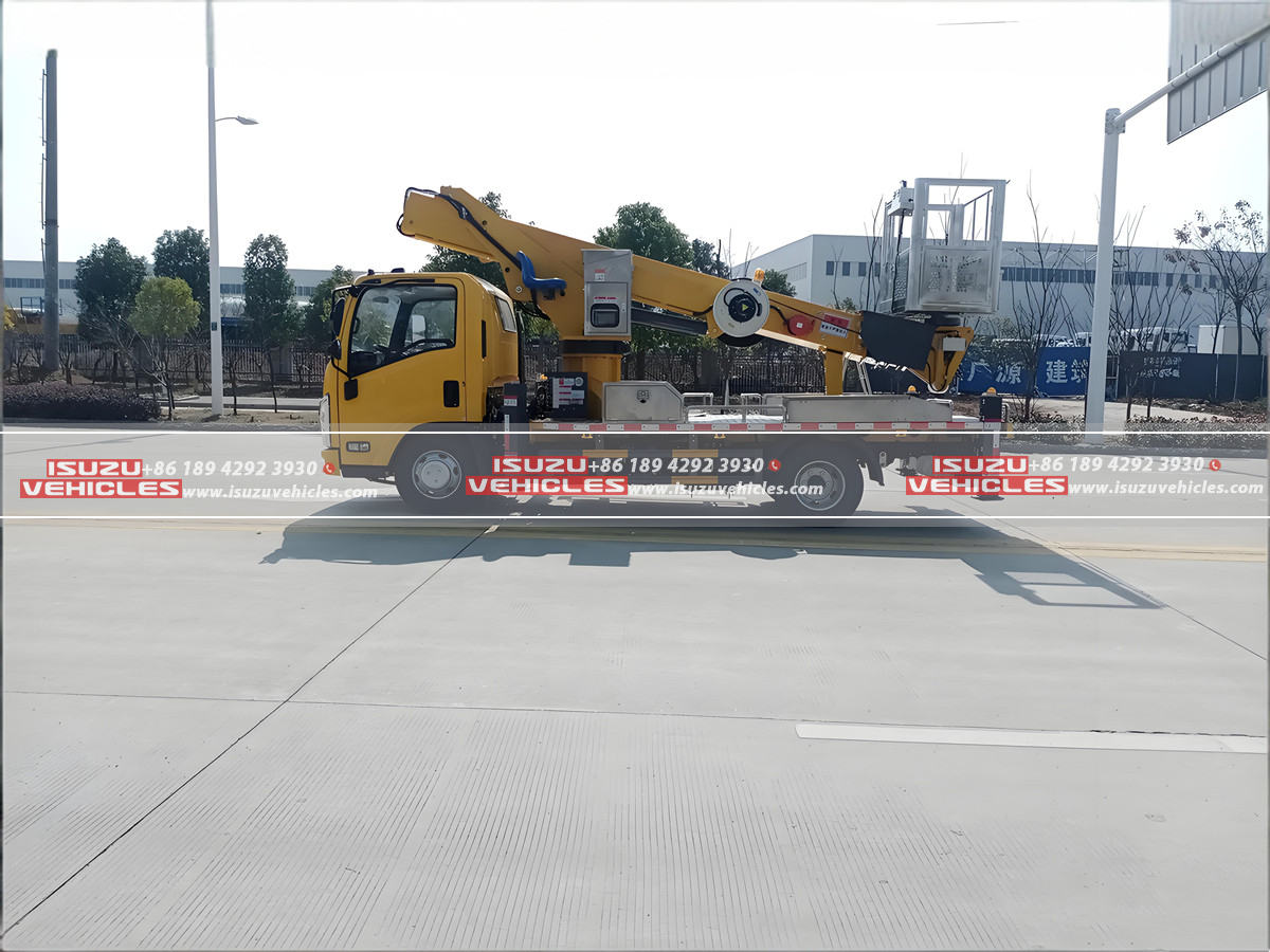 ISUZU 30M 700P Telescopic Bucket Truck Bucket (2) ISUZU 30M 700P Telescopic Bucket Truck Bucket (2)