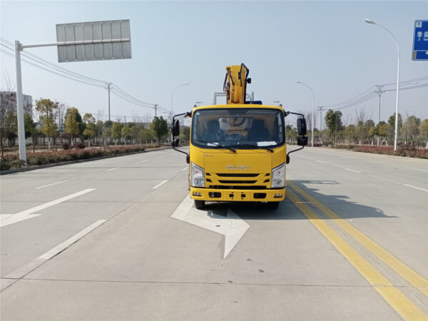 ISUZU 30M 700P Telescopic Bucket Truck Tractor
