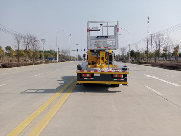 ISUZU 30M 700P Telescopic Bucket Truck Very Back