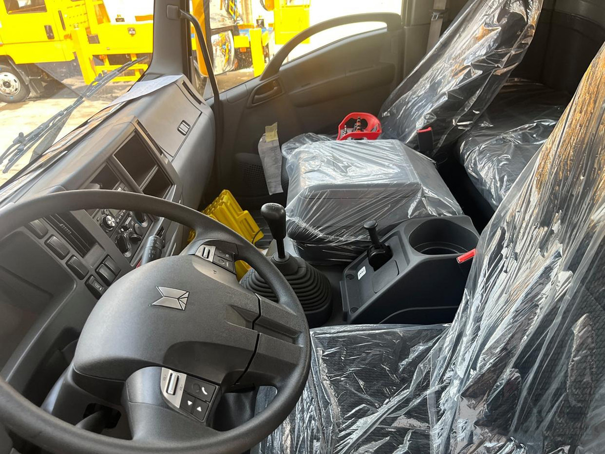 ISUZU 45M Telescopic Bucket Truck Cab ISUZU 45M Telescopic Bucket Truck Cab