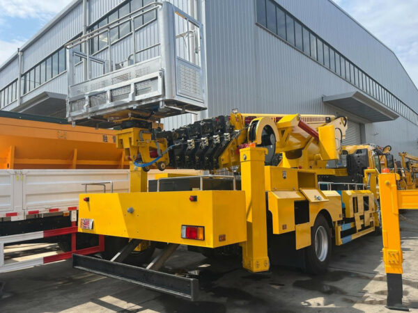 ISUZU 45M Telescopic Bucket Truck Working