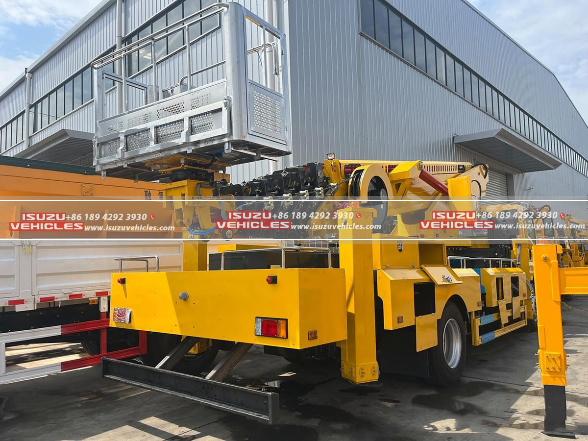 ISUZU 45M Telescopic Bucket Truck Working ISUZU 45M Telescopic Bucket Truck Working
